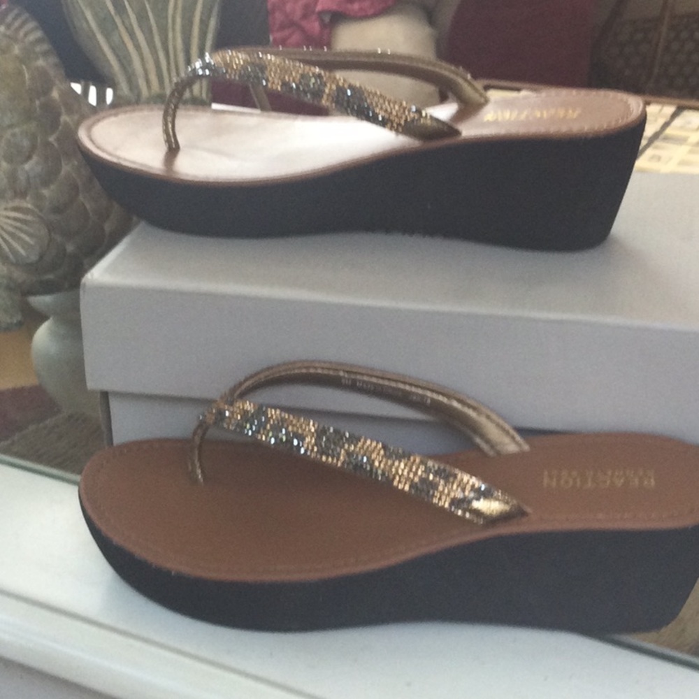 Kenneth Cole Reaction Tong Wedge